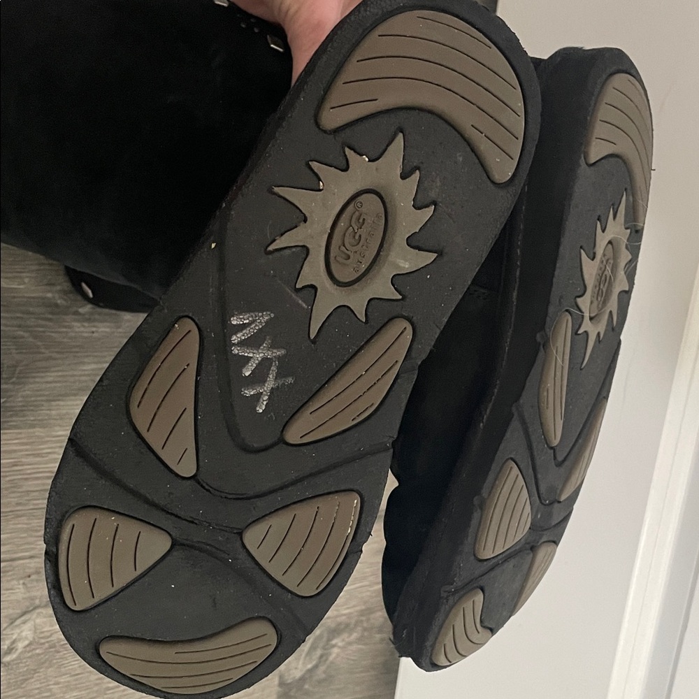 UGG Black Women's Winter Boots with Studded Detail AS IS PRELOVED🥰 size 8 - Picture 12 of 12